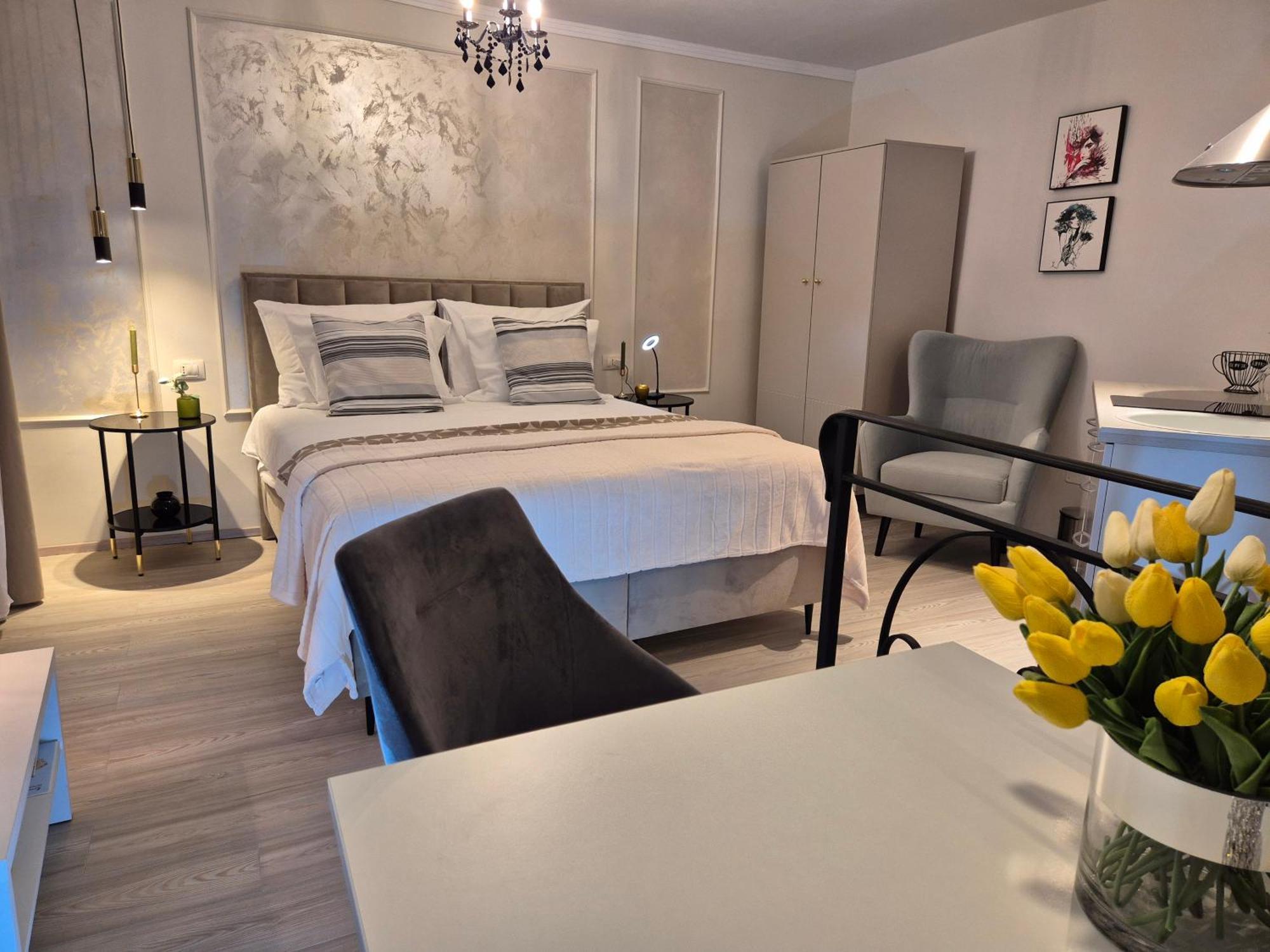 Studio Apartment Lily Ровин Екстериор снимка