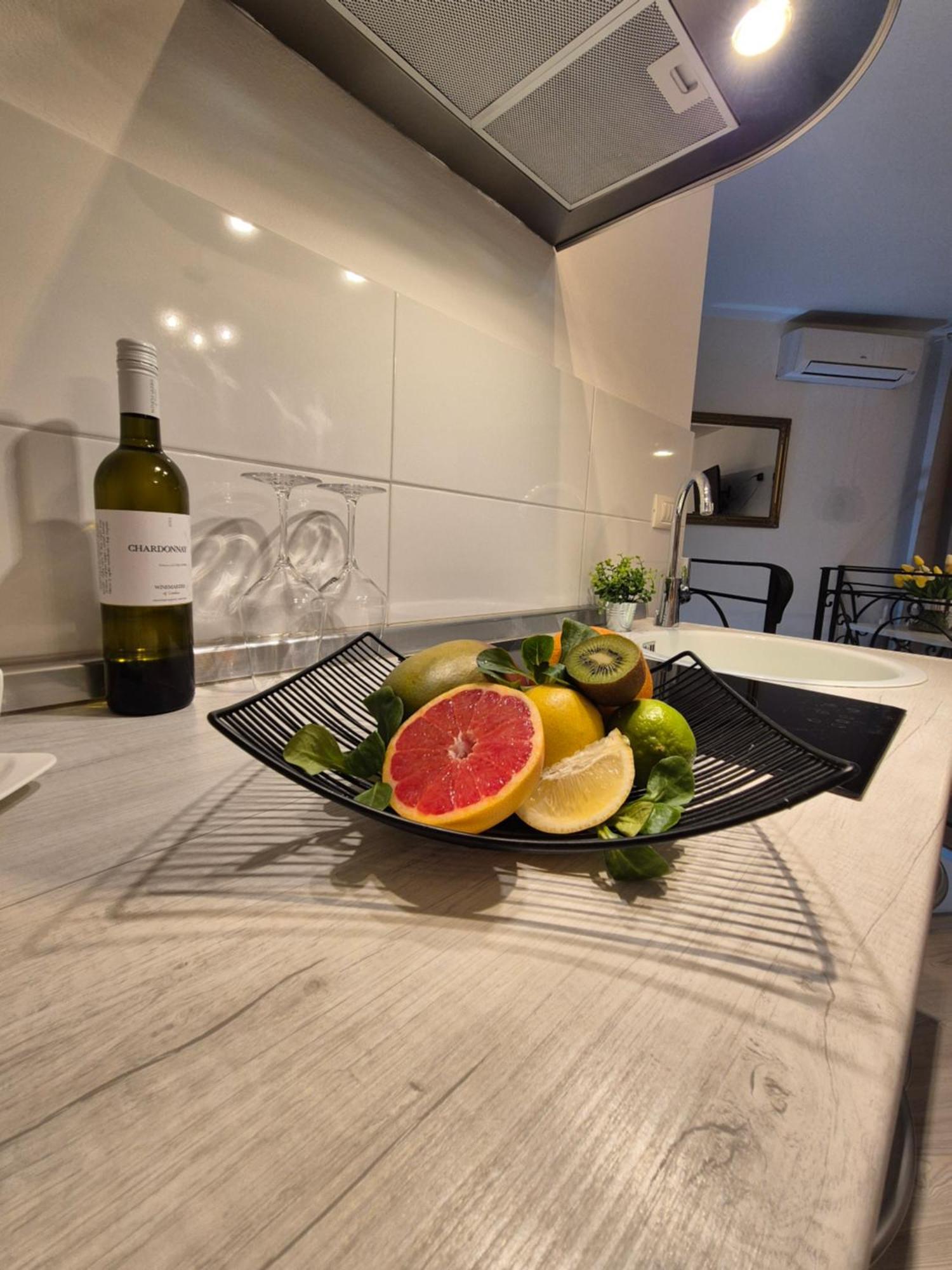 Studio Apartment Lily Ровин Екстериор снимка