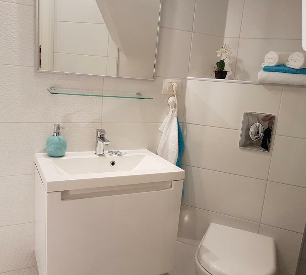 Studio Apartment Lily Ровин Екстериор снимка